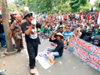 Kecewa, Masyarakat Tulungagung Geruduk Kantor DPRD Tuntut Ganti PJ Bupati