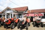 Wali Kota Asripan Nani Serahkan 5 Unit Traktor ke Kelompok Tani di Kotamobagu
