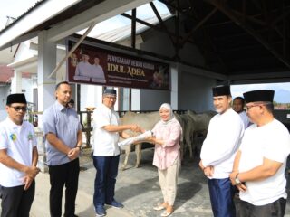 Wali Kota Asripan Nani Serahkan Hewan Qurban untuk Idul Adha 1445 Hijriah