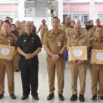 Wali Kota Asripan Nani Serahkan SPPDT PBB-P2 Empat Kecamatan