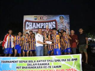 Wali Kota Asripan Nani Tutup Turnamen Sepak Bola Kapolres Cup