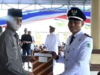 Bupati Bolmong Jusnan Mokoginta Serahkan SK Perpanjangan Masa Jabatan 193 Sangadi