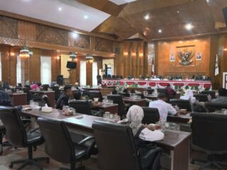 Hadiri Rapat Paripurna DPRD, Bupati Asahan Sampaikan Ranperda APBD Tahun 2025