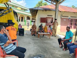 Guna Meningkatkan Hasil Produksi Panen Padi, Pemdes Sonuo Salurkan Bantuan Pupuk Kepada Petani 