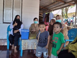 Tenaga Kesehatan UPTD PKM Bilalang Lakukan Sweeping PIN Polio 2024