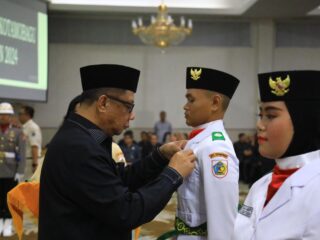 Wali Kota Abdullah Mokoginta Kukuhkan Paskibraka Kotamobagu Tahun 2024