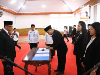 Wali Kota Abdullah Mokoginta Lantik 15 Pejabat Fungsional Pemkot Kotamobagu