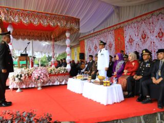 Wali Kota Abdullah Mokoginta Pimpin Upacara Penurunan Bendera Merah Putih HUT ke-79