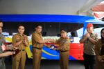 Wali Kota Abdullah Mokoginta Serahkan Satu Unit Bus untuk IPDN Kampus Sulut