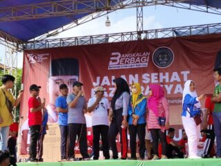 Pasangan ManFaat Gelar Jalan Sehat dan Bazar Rakyat di Kamal, Ribuan Warga Antusias