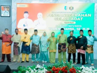 Pj Bupati Batu Bara Nizhamul Terima Penganugerahan Gelar Adat
