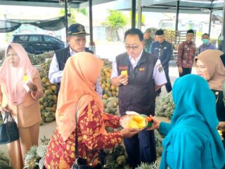 Dukung Tumbuhnya Perekonomian, Pjs Bupati Blitar Sambangi Pasar Central Buah