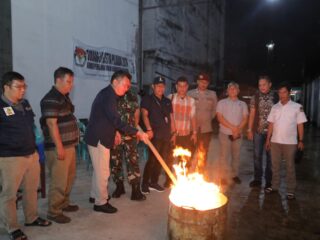 KPU Asahan Musnahkan Surat Suara Tidak Terpakai