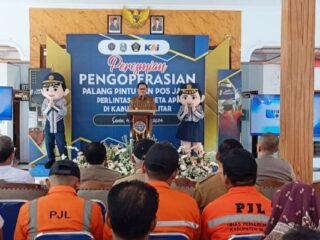 Resmikan 10 Palang Pintu, Pjs Bupati Blitar Jumadi Ingatkan Keselamatan Masyarakat