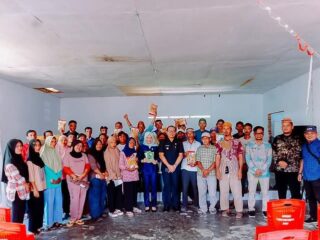 Darwin Muksin Serahkan Bantuan ke 95 Penerima Manfaat 