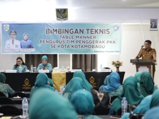 Penjabat Wali Kota Abdullah Mokoginta Hadiri Bimtek Table Manner