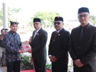 Penjabat Wali Kota Luncurkan Buku Karya Putra Daerah Kotamobagu