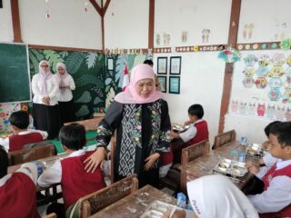 Khofifah Tinjau Pelaksanaan Program MBG di Bangkalan
