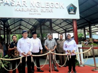 Perkuat Ekonomi Kerakyatan, Mendag dan Bupati Blitar Resmikan Pasar Ngelegok