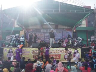 Ratusan Masyarakat Bangkalan Meriahkan Jalan Santai HPN 2025
