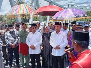 Bupati Sirajudin Lasena Dan Wakil Bupati Mohamad Aditya Pontoh Disambut Adat Lohimatokala Saat Tiba Di Bolmut