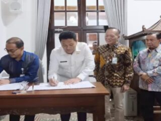 Pemkab Sidoarjo Tandatangani MoU dengan BPJS Ketenagakerjaan