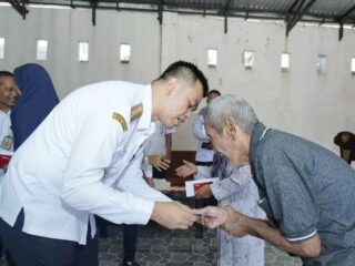 Pemkot Blitar Salurkan Bantuan Sosial PKH kepada Ratusan Lansia