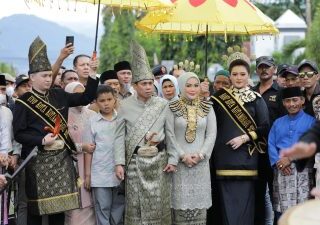Wali Kota Kotamobagu Ikuti Prosesi Adat Poponikan Kon Komalig di Rumah Dinas