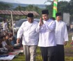 Bupati Buton Alvin Akawijaya Putra Salat Idul Fitri di Lapangan Banabungi