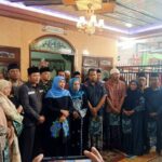 Bupati Sidoarjo Dampingi Gubernur Jawa Timur Kunjungi Keluarga Korban Tanah Longsor di Pacet