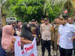 Temui Aksi Demonstrasi Warga Wabula 1, Bupati Buton Janji Fasilitasi Penyelesaian Program PTSL