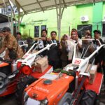 Pemkab Sidoarjo Salurkan Bantuan Alsintan ke 15 Gapoktan