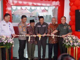 Bank Jatim Serahkan 60 Unit Jamban Sehat ke Pemkab Sidoarjo