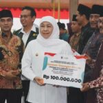 Gubernur Khofifah Salurkan Bantuan Rp7,62 Miliar untuk Warga Bangkalan