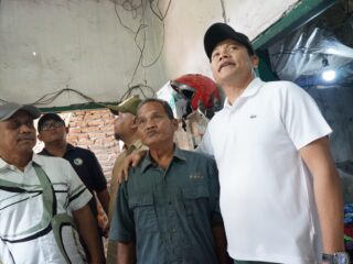 Kepedulian Tanpa Sekat, Bupati Sidoarjo Tinjau Langsung Rumah Warga Kurang Mampu