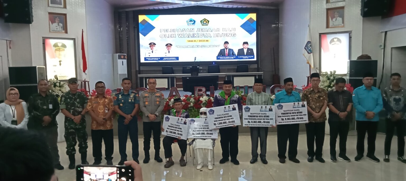 Lepas 116 Jemaah Calon Haji, Wali Kota Bitung Beri Uang Saku Tambahan