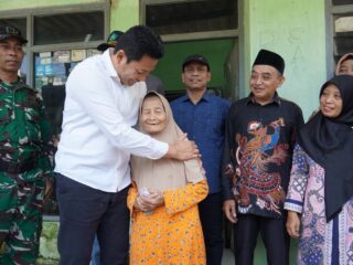 Sentuhan Kemanusiaan di Balik Perbaikan Rumah Warga Tak Mampu