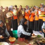 Usai Apel Pagi, Wabup Sidoarjo Mimik Idayana Tinjau UMKM di Desa Suwaluh