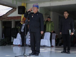Pimpin Upacara Peringatan Hardiknas, Bupati Asaha Gunakan Tanjak Melayu