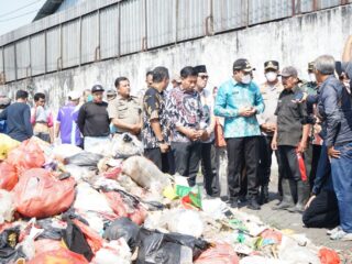 Bupati Sidoarjo Subandi Tinjau TPS3R Ngampelsari, Perintahkan DLHK Ambil Alih Pengelolaan