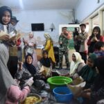 Dapur Umum Mandiri Bantu Warga Terdampak Banjir di Ngaban, Genangan Mulai Surut