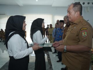 Bupati Asahan Serahkan 148 SK CPNS Formasi Tahun 2024