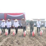 Imigrasi Surabaya dan Polresta Sidoarjo Kolaborasi Dukung Ketahanan Pangan Melalui Semarak Tanam Jagung