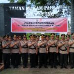 Peringati HUT Bhayangkara ke-79, Polres Bitung Gelar Upacara Ziarah Rombongan di TMP Kadoodan