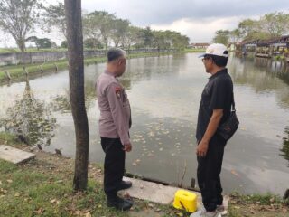 Perkuat Ketahanan Pangan, Bhabinkamtibmas Desa Kedungpeluk Gagas Program Budidaya Ikan