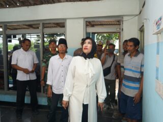 Wabup Mimik Idayana Janjikan Renovasi Dua Rumah Nyaris Roboh