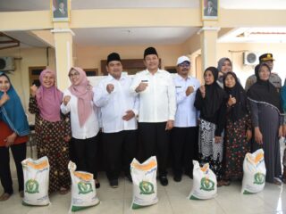 Bupati dan Wabup Kompak Monitor Penyaluran Bantuan Pangan di Sidoarjo