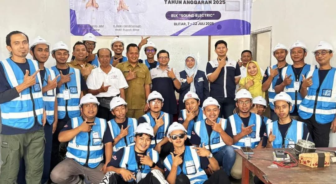 Disnaker Blitar Cetak 18 Tenaga Kerja Bersertifikat Kompetensi Elektronika