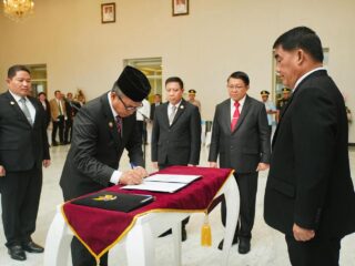 Gubernur Sulut Lantik Tahlis Gallang dan Jemmy Kumendong