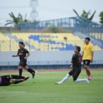 Olahraga Bersama di Stadion Gejos Meriahkan Hari Bhayangkara ke-79 Polres Gresik